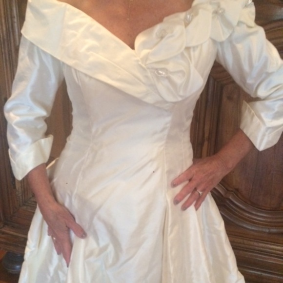 Wedding Gown - Picture 6 of 7